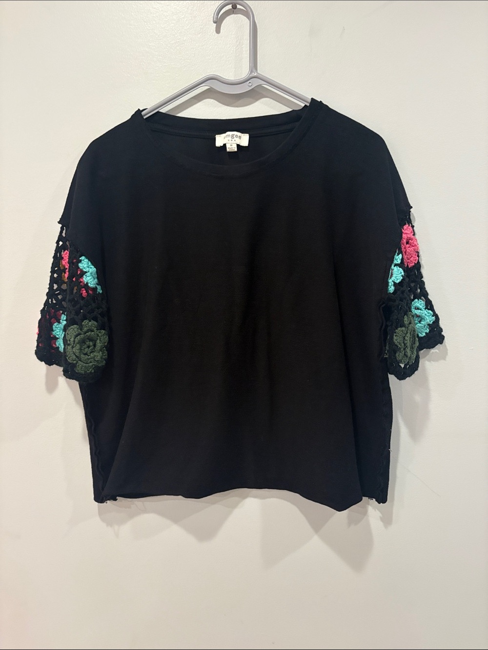 Umgee Black Short Sleeve Tee with Crocheted Floral Sleeves ptp 22 length 21